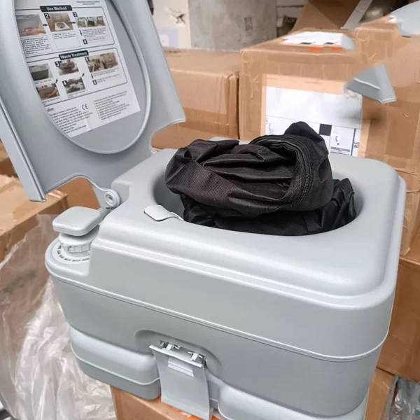 Toilettes portables pour le camping avec sac de transport, toilettes pour camping-car avec réservoir à déchets de 12 litres, chasse d’eau sous pression par bouton-poussoir, toilettes de voyage étanches et sans odeur pour adultes et enfants en camping-car