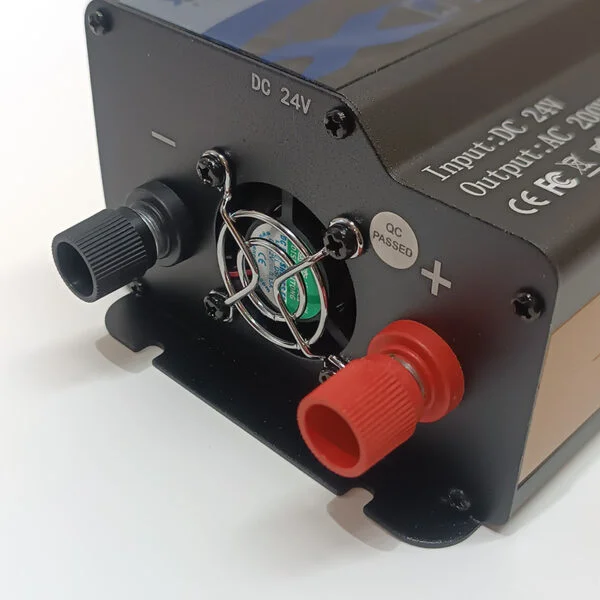 Onduleur sinusoïdal modifié DC 24V à AC 220V 6000W Convertisseur d’alimentation de Voiture avec 4 Ports USB et Prises AC, pour extérieur et Maison (6000w 24V à 220V)
